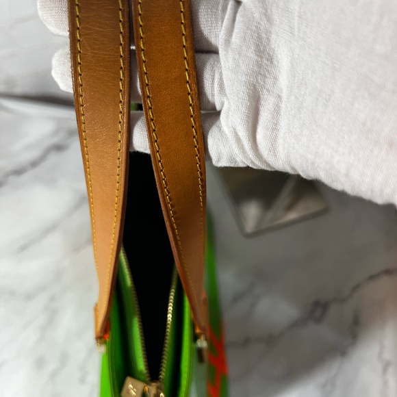 GUC Louis Vuitton X Robert Wilson Green Vernis Houston Tote - Picture 8 of 11